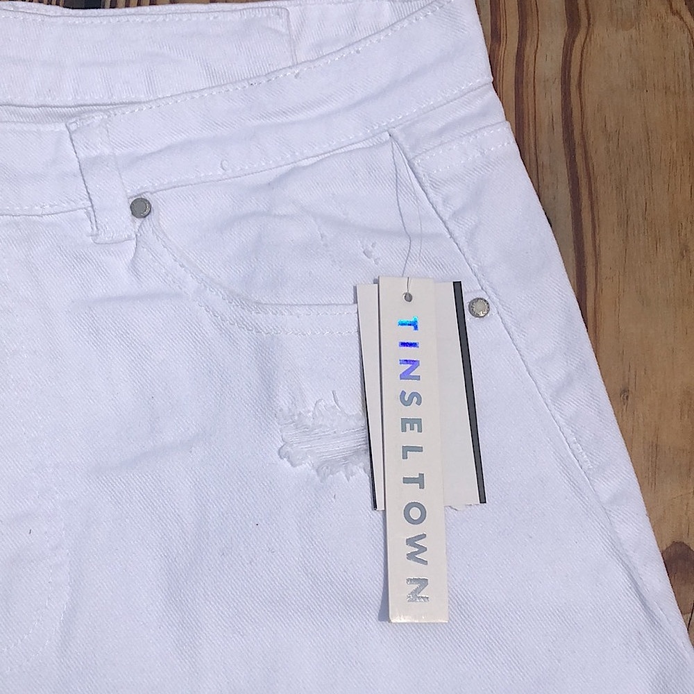 NWT Tinseltown White Distressed Denim Mini Skirt Junior Size Medium - Picture 2 of 12